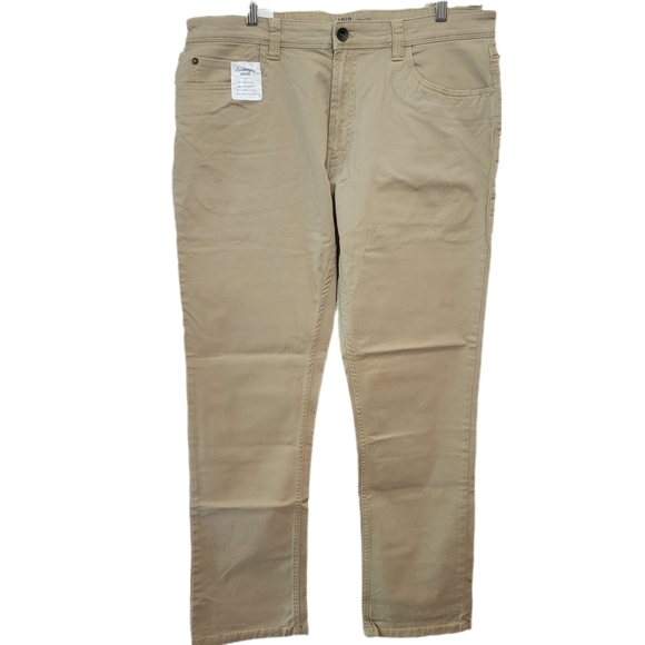 Izod Other - Izod Men's Saltwater Wash Straight Fit Stretch Chino